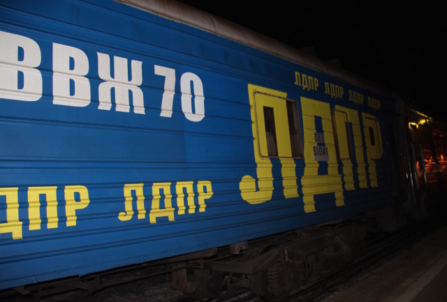 «ВВЖ 70». Это о Жириновском. Ему в апреле 70 лет будет. Создатель и бессменный вождь партии, аж с 1989 года во главе её стоит, тогда она называлась ещё «Либерально-демократической партией Советского Союза» (официально ЛДПСС зарегистрирована в апреле 1991 г.). Сколько В. Жириновский в жизненной силе, столько и партии быть, а что там дальше произойдёт – темнота политической неизвестности. Но в нынешнем думском цикле у партии имеется шанс сохраниться в Госдуме. Для того и тратятся деньги и время. Жириновский с однопартийцами борются за власть.